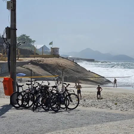 SUÍTE c vista livre e pertíssima das PRAIAS IPANEMA LEBLON ARPOADOR COPACABANA e do CRISTO REDENTOR do BONDINHO PÃO DE AÇUCAR etc Chegando mais cedo que o Check-in do meio-dia, deixe suas malas e vá se divertir, idem no Check-out das 10h manhã-2